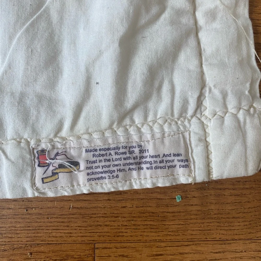 Handmade VTG Winnie the Pooh bees baby blanket makers tag Patterned Quilt READ